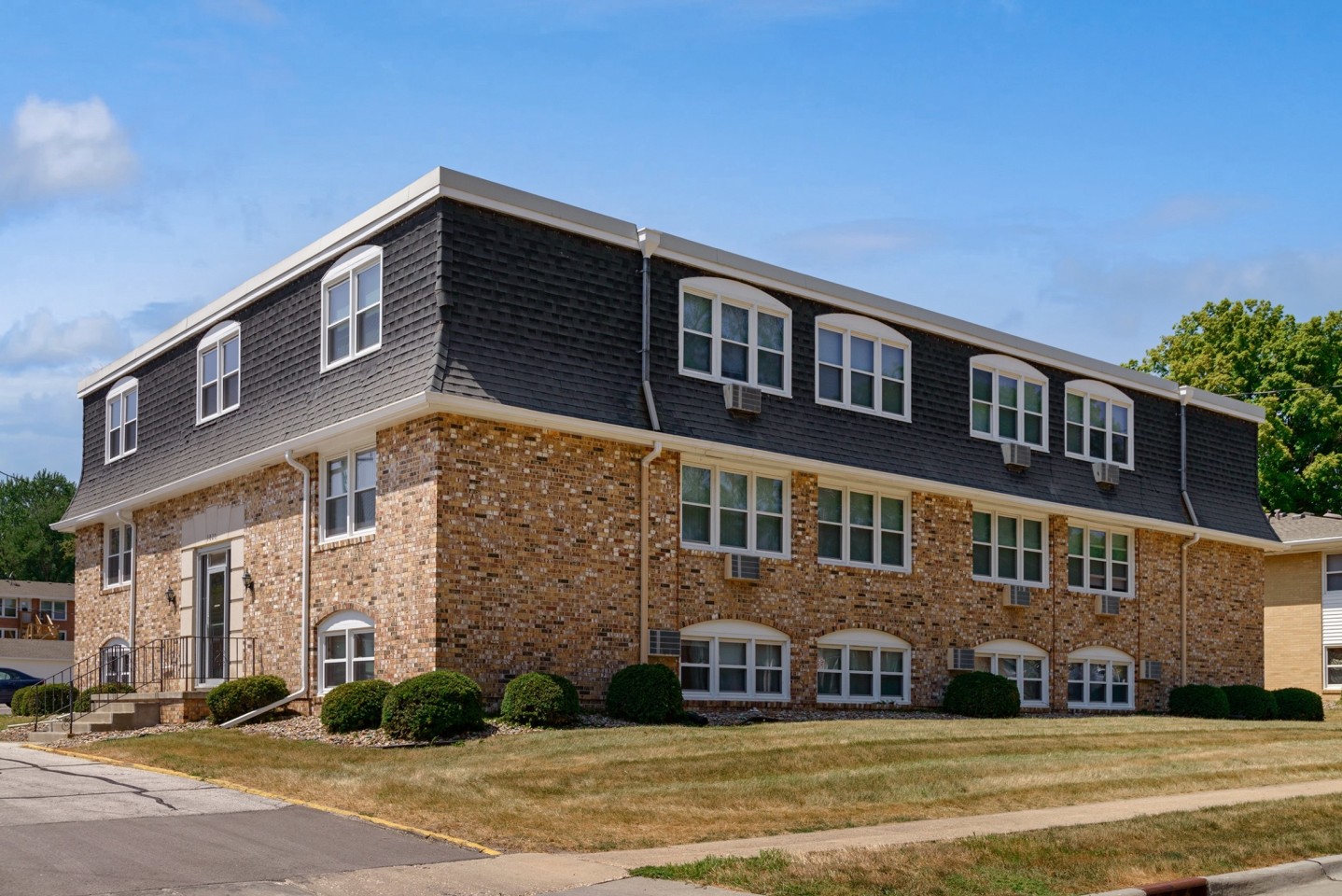Plaza Manor Image 10