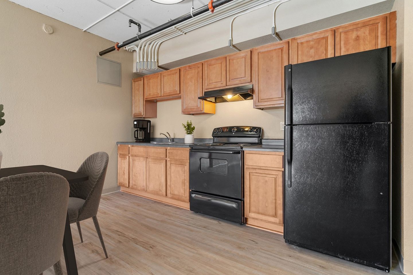 E Street Flats - Student Housing Image 3