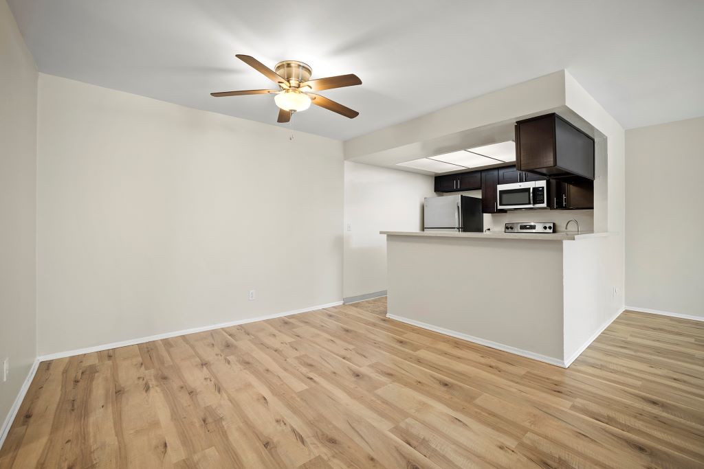 Parkway Plaza Apartments Image 46