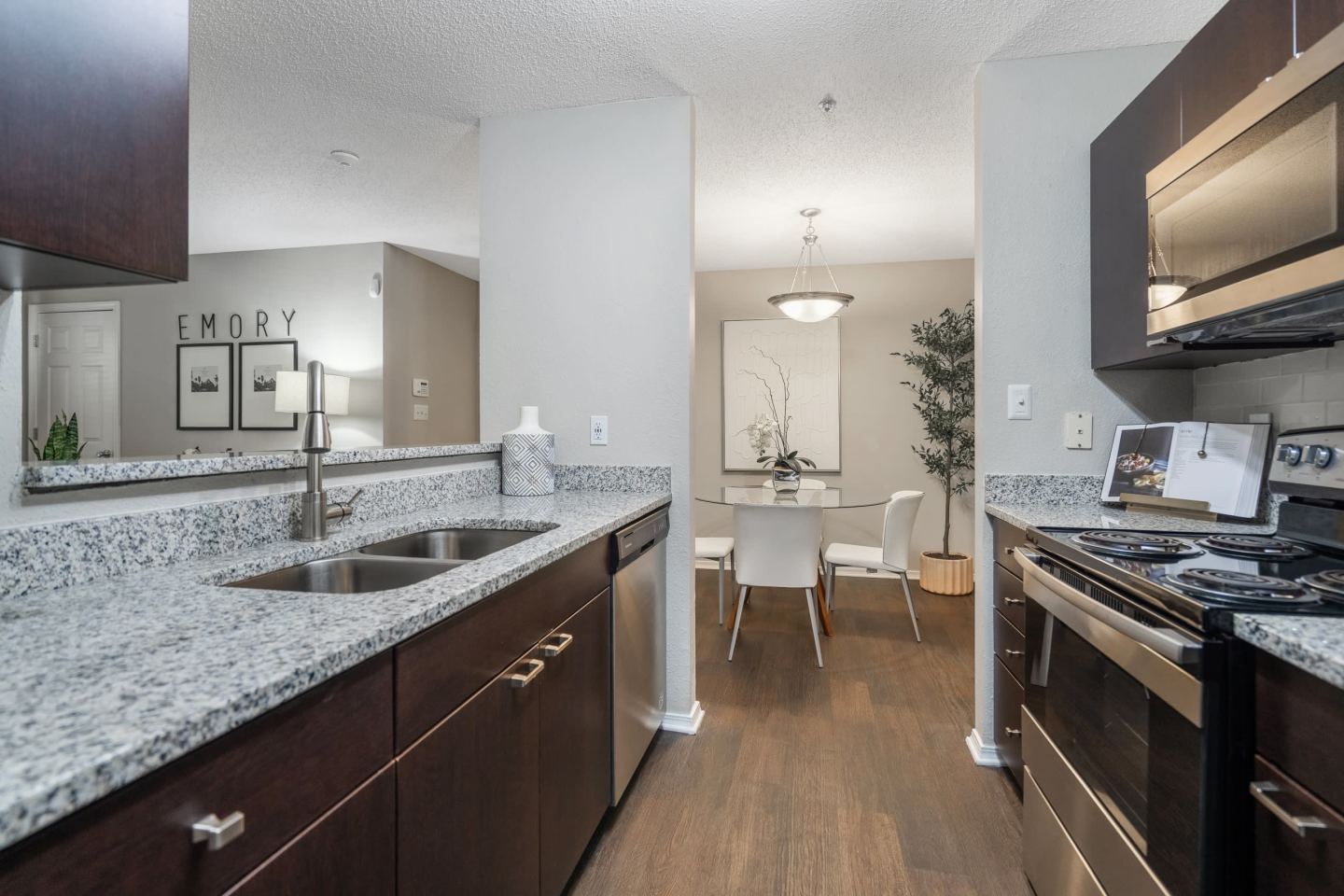 Clairmont Reserve Apartment Homes Image 3