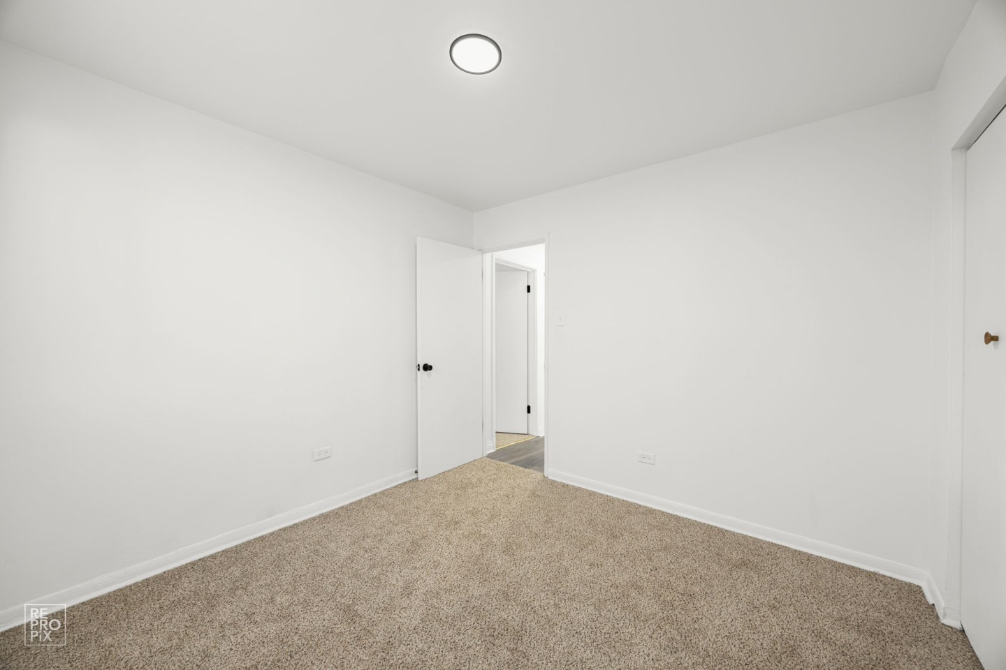 8342-8350 S Ellis Ave Image 5