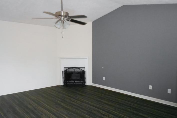 Whispering Oaks Apartments Image 14