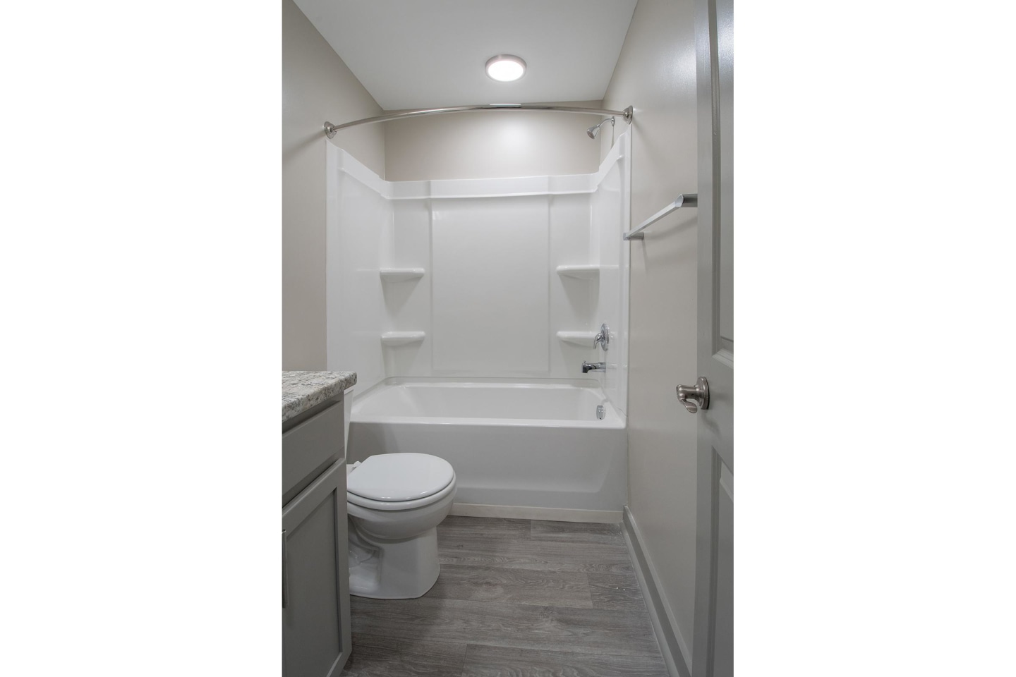 Dupont Avenue Apartments Image 6