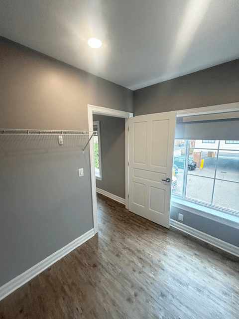 945 Kenmore Avenue Image 20