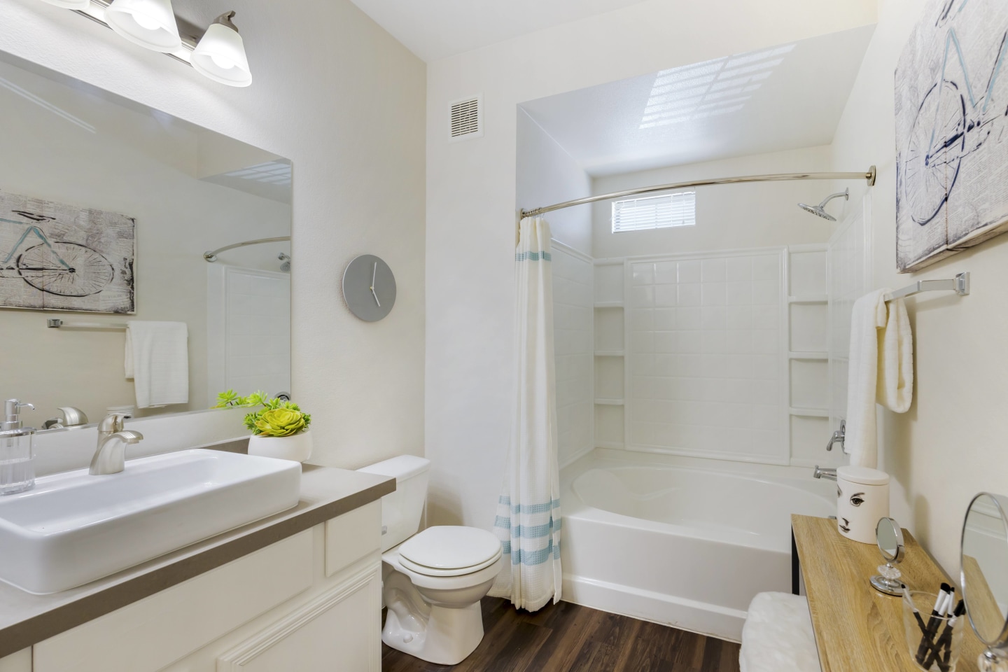 The Michael B Townhomes and Flats Image 38
