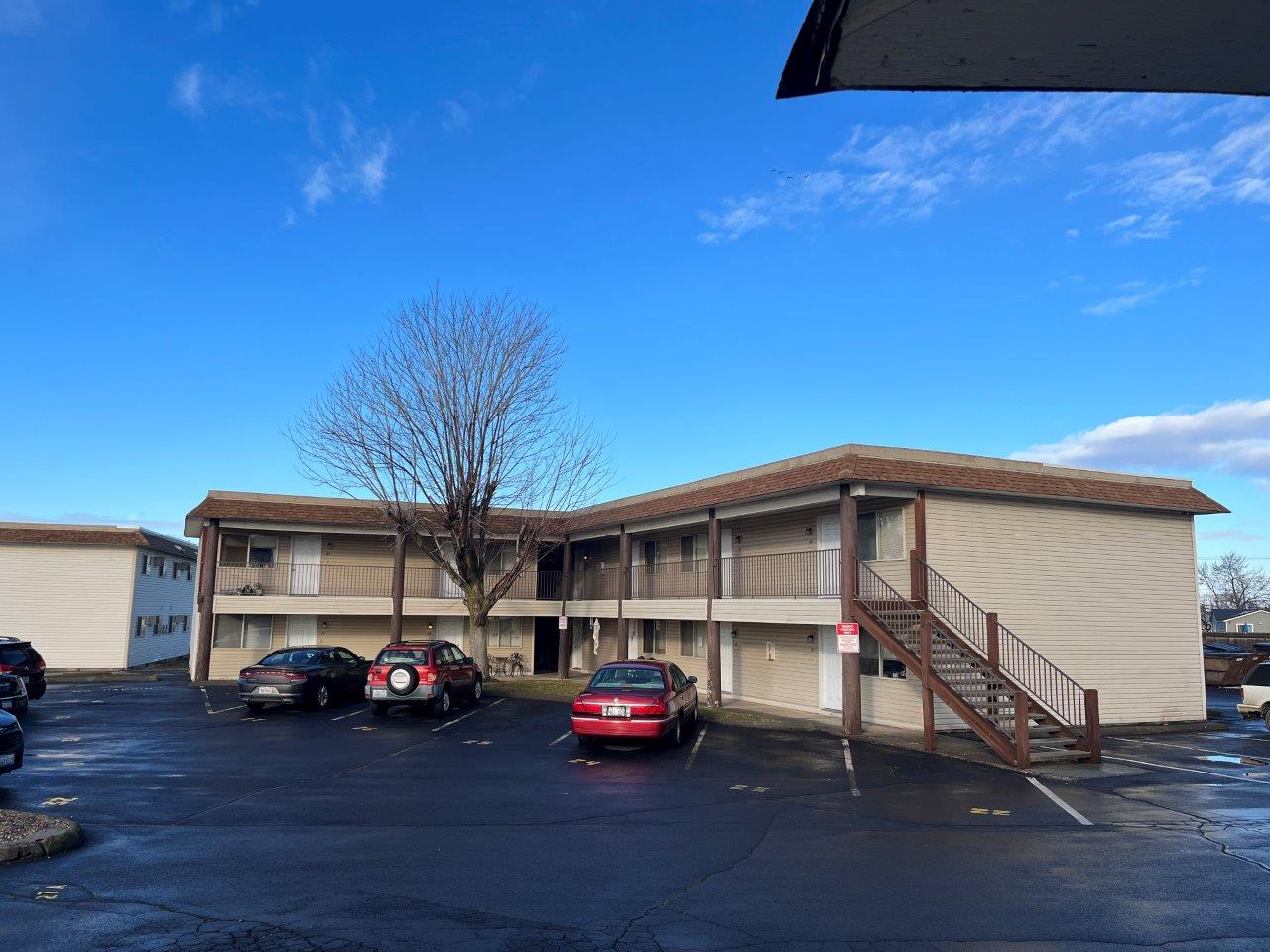 Creekside Apartments Image 1