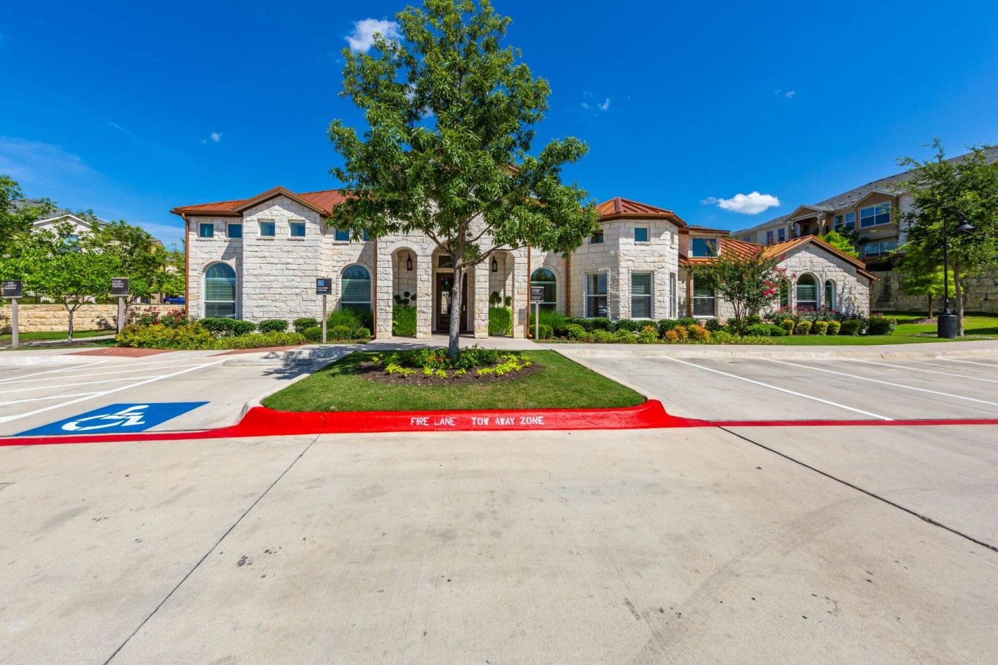 Berkshire Lakeway Image 28