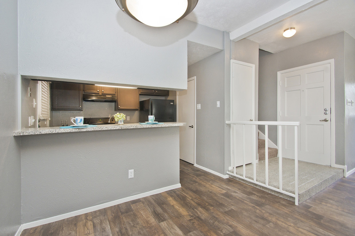 Woodbridge Townhomes Image 2