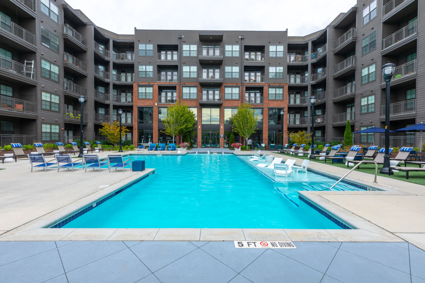 Vue at the Quarter Image 1