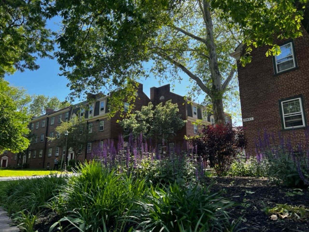 672 Franklin Place E Image 1