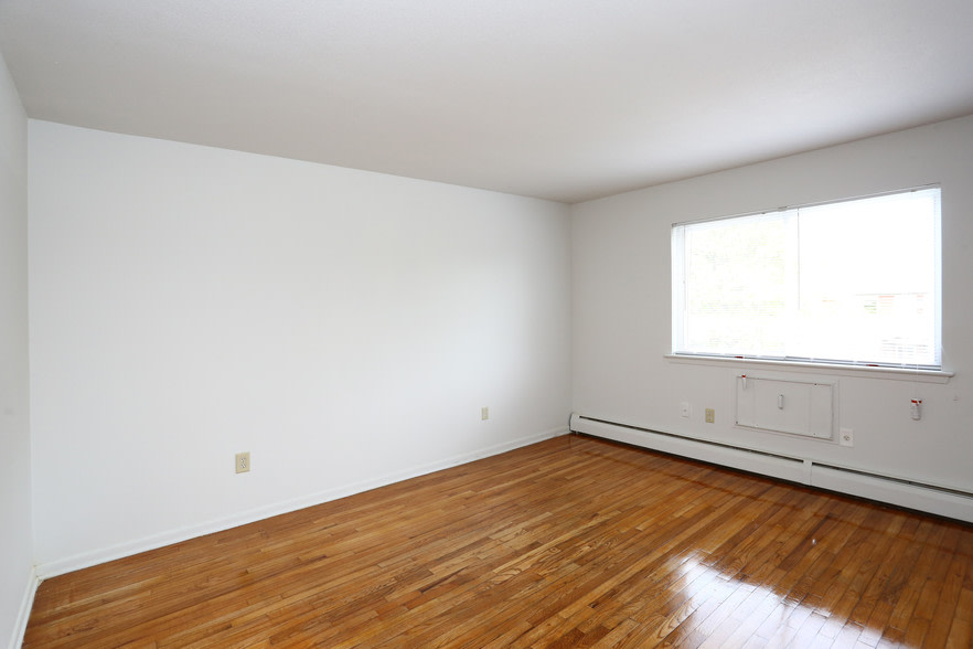 Willowcrest Apartments Image 11
