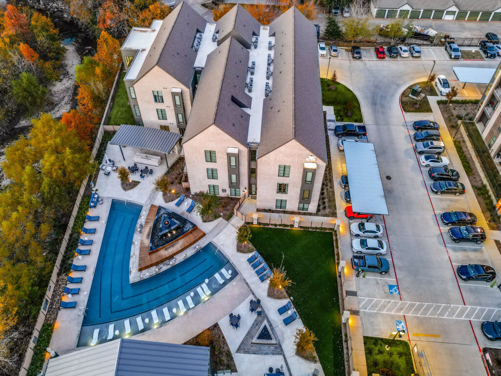 Lenox Lake Highlands Image 15