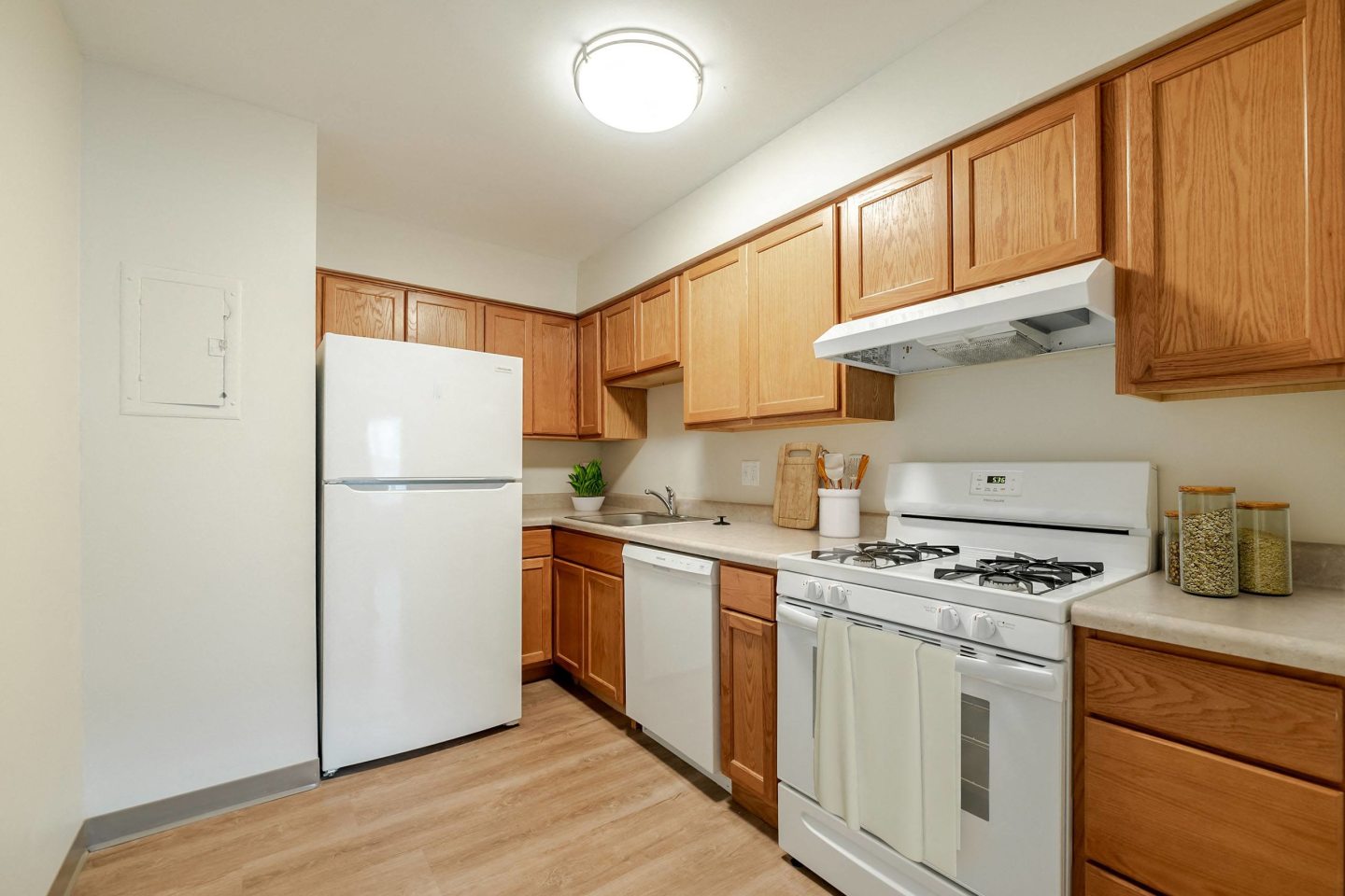 Franklin Manor Apartments Image 2