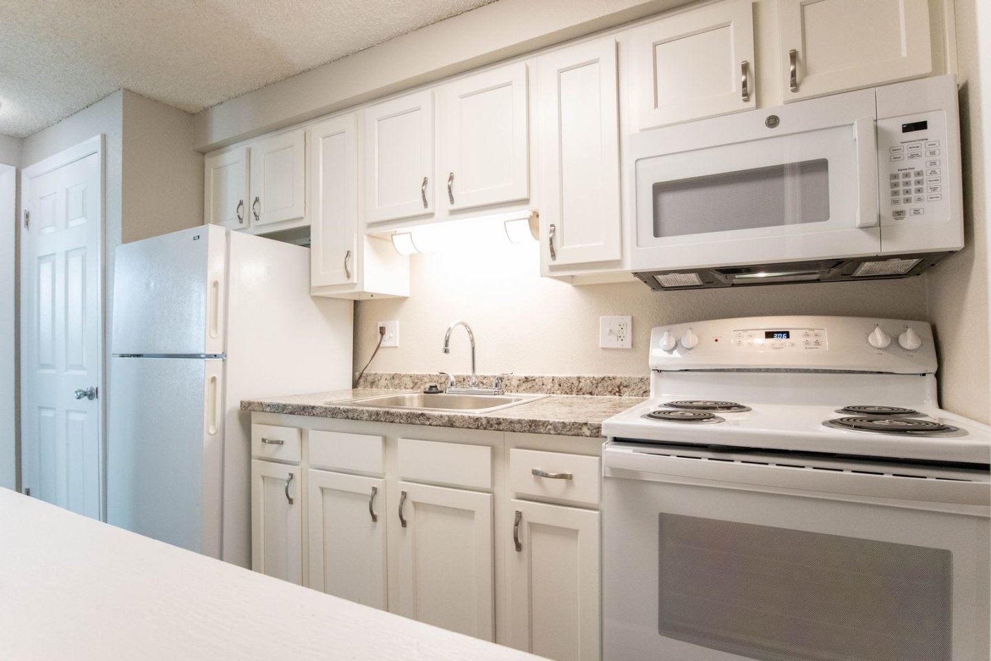 Joliet Towers Apartments Image 25
