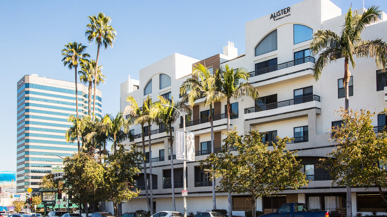 Alister Sherman Oaks Image 8