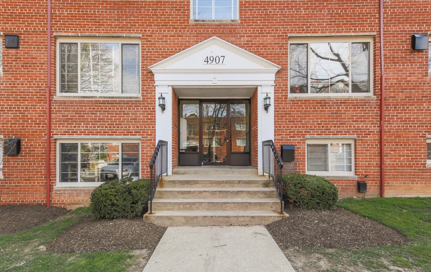 Cambridge Square Image 1