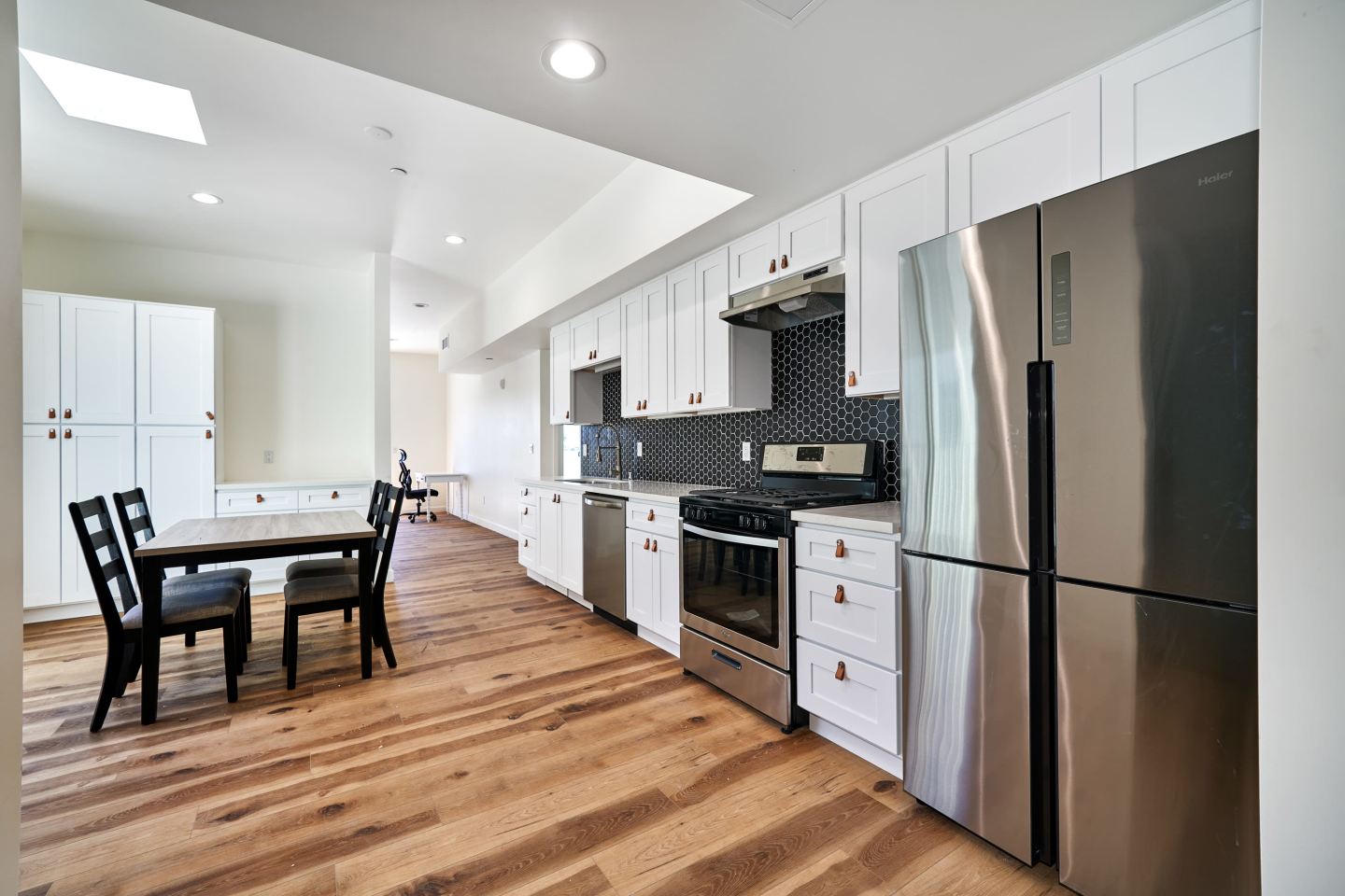 2600 S Catalina Street - Co-Living Image 3