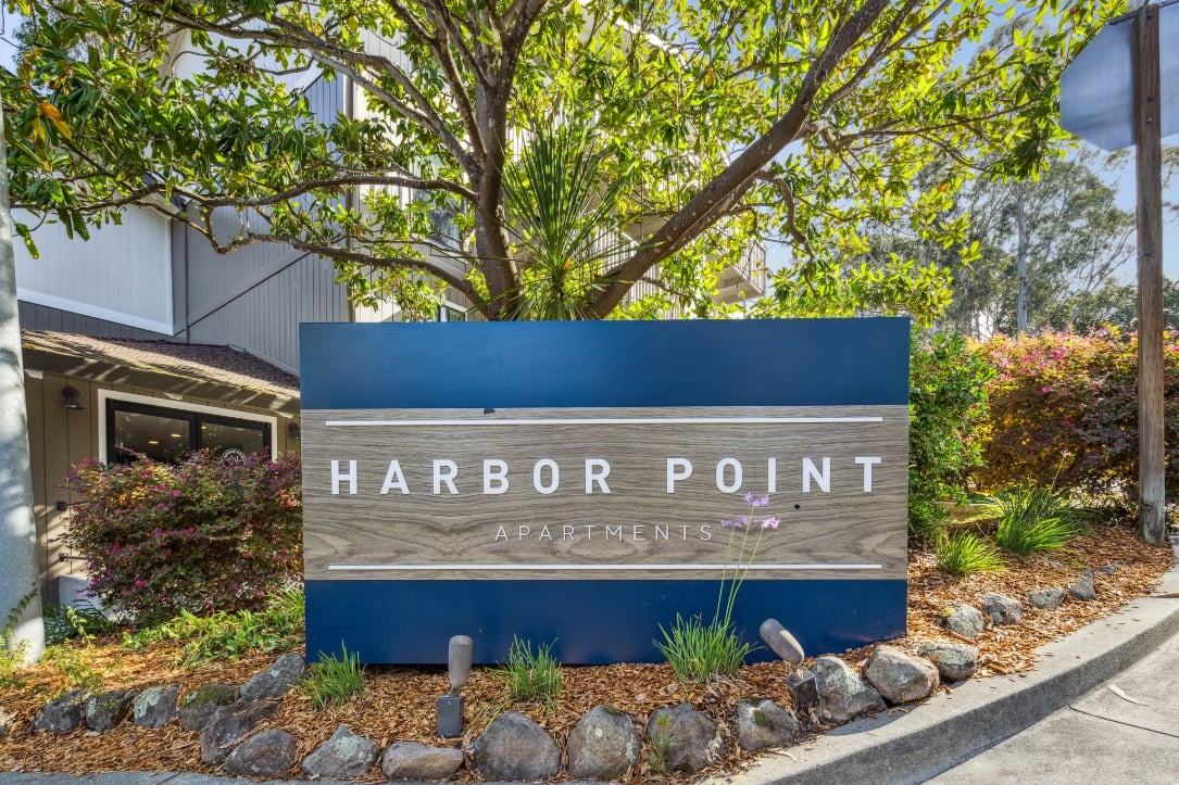 Harbor Point Waterfront Apartments Image 47