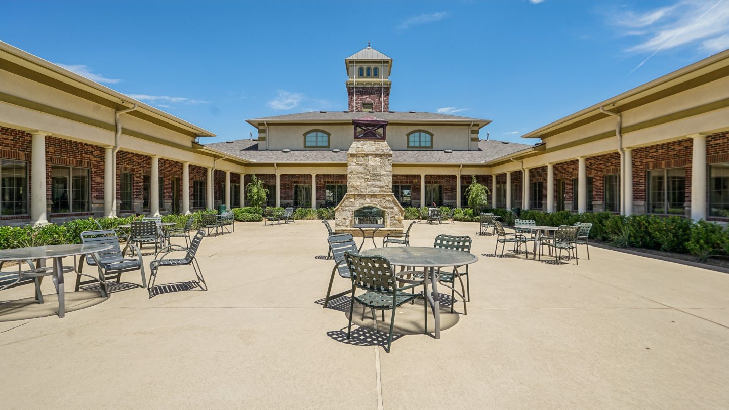 Crest Manor Image 11