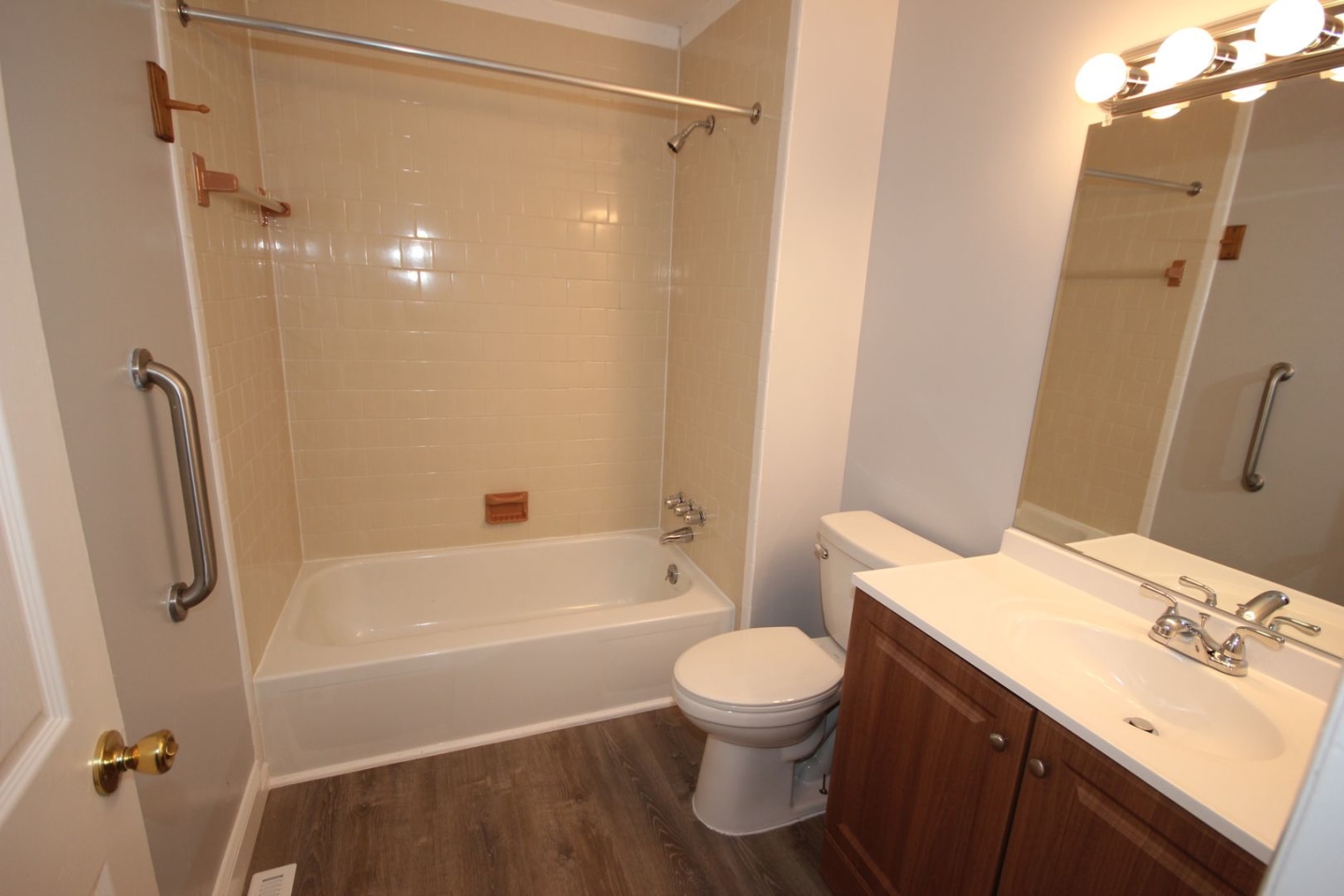 Holly Circle Townhouses Image 31