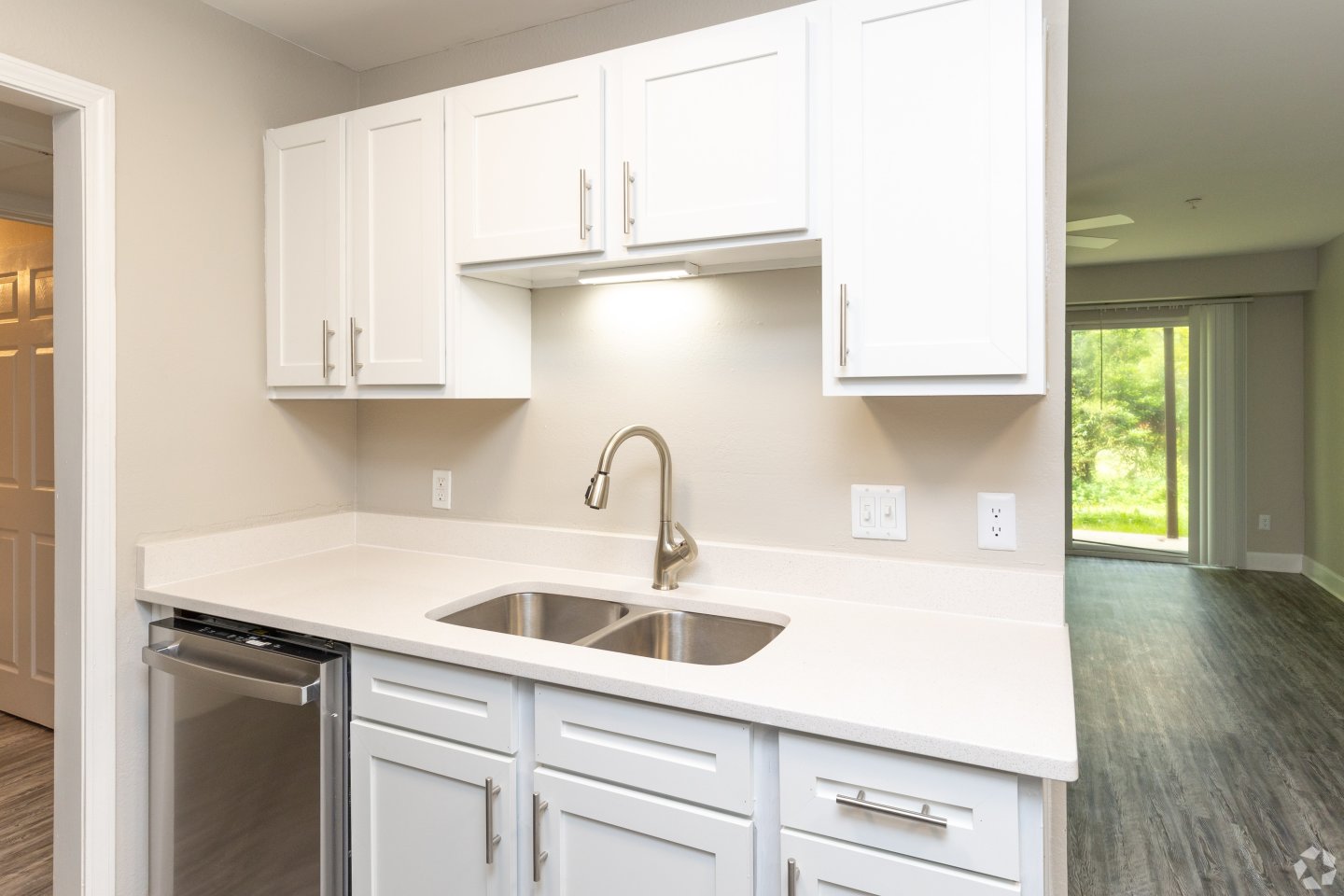 2207 North Image 3