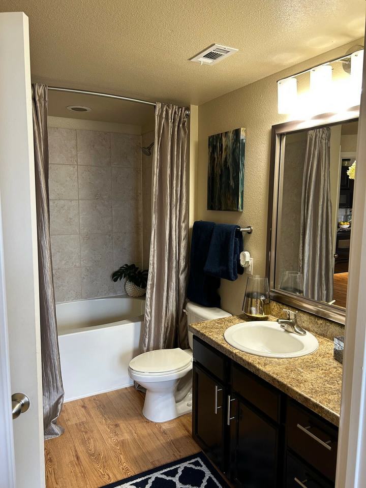 Queenston Manor Image 2