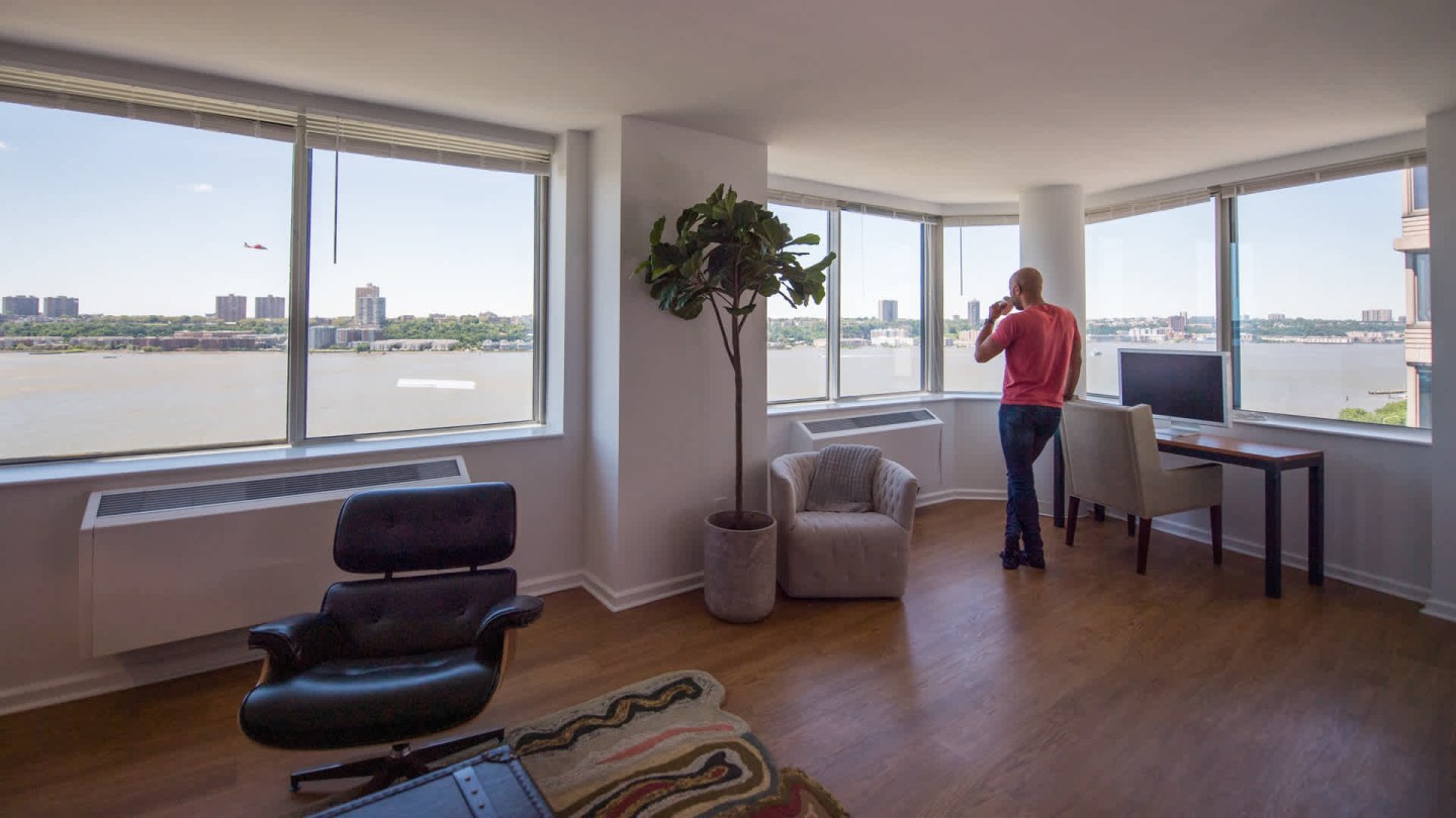 180 Riverside Boulevard Image 17