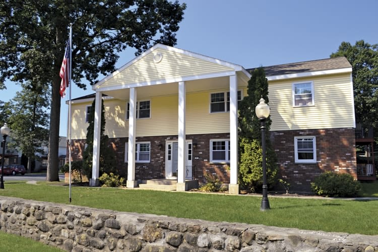 Saratoga Garden Apartments Image 11