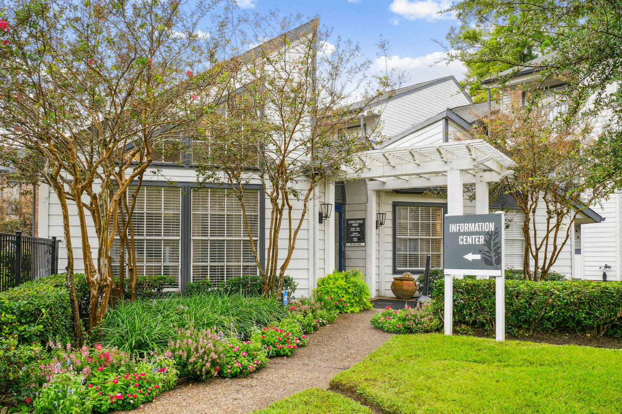 Brandon Oaks Apartments Image 22