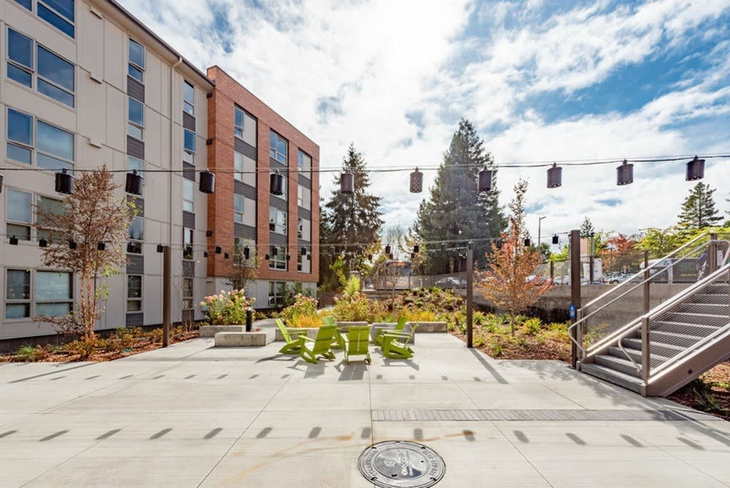 7000 Campus Apartments - Student Housing Image 4