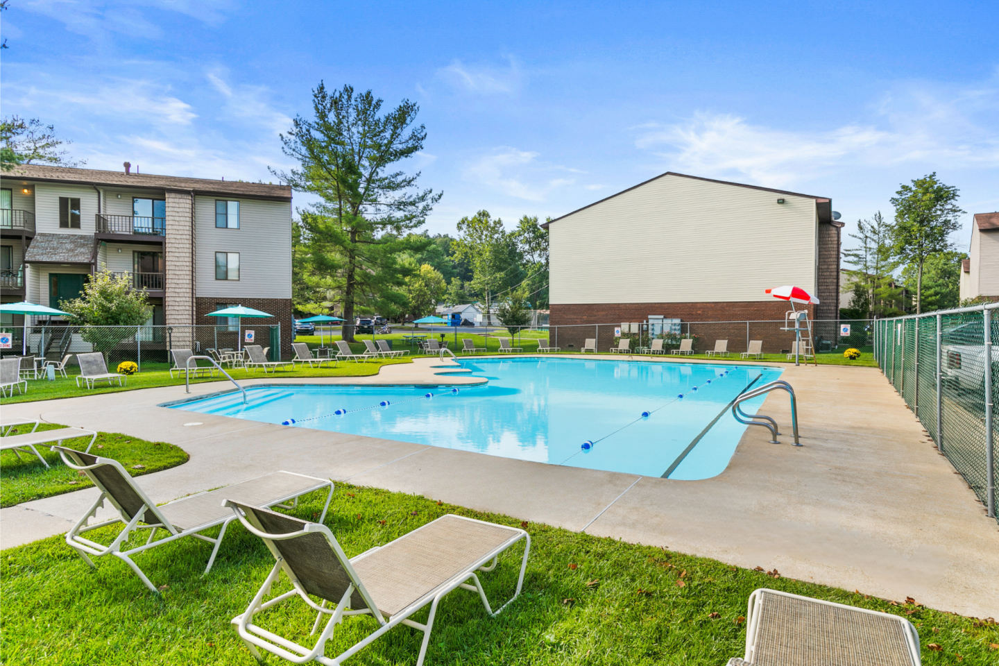Country Club Apartments Image 5