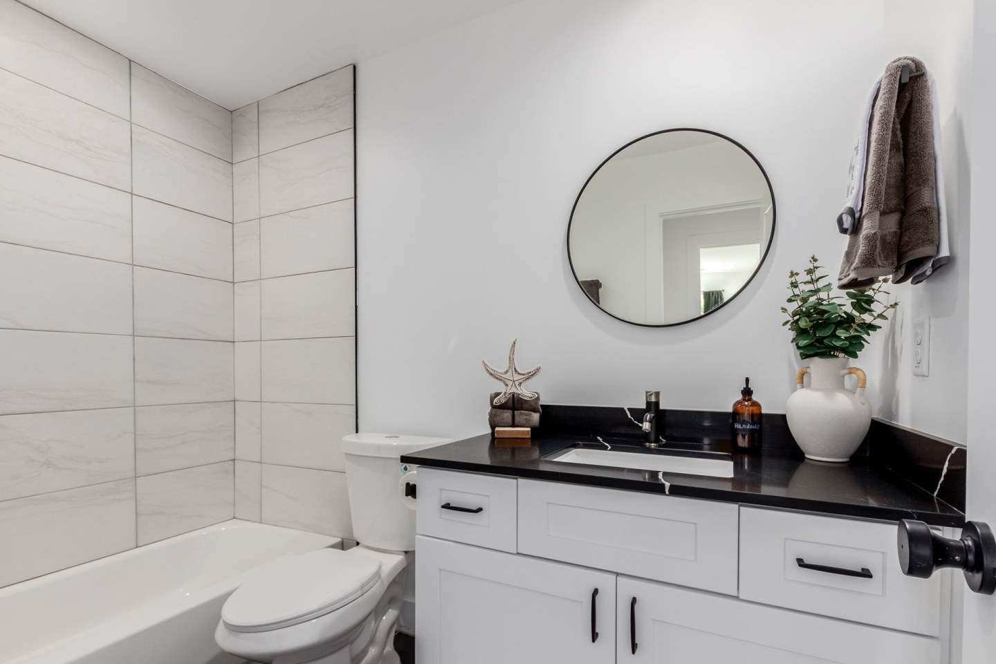 CJ Luxury Townhomes Image 39