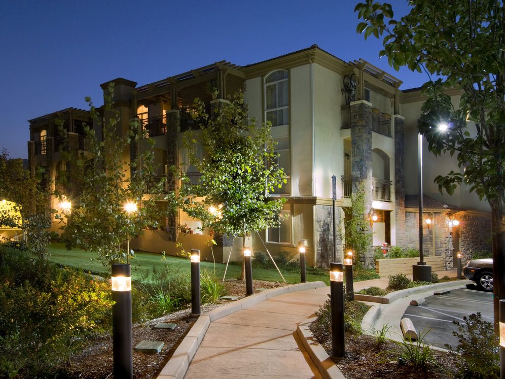 Avalon Thousand Oaks Plaza Image 32
