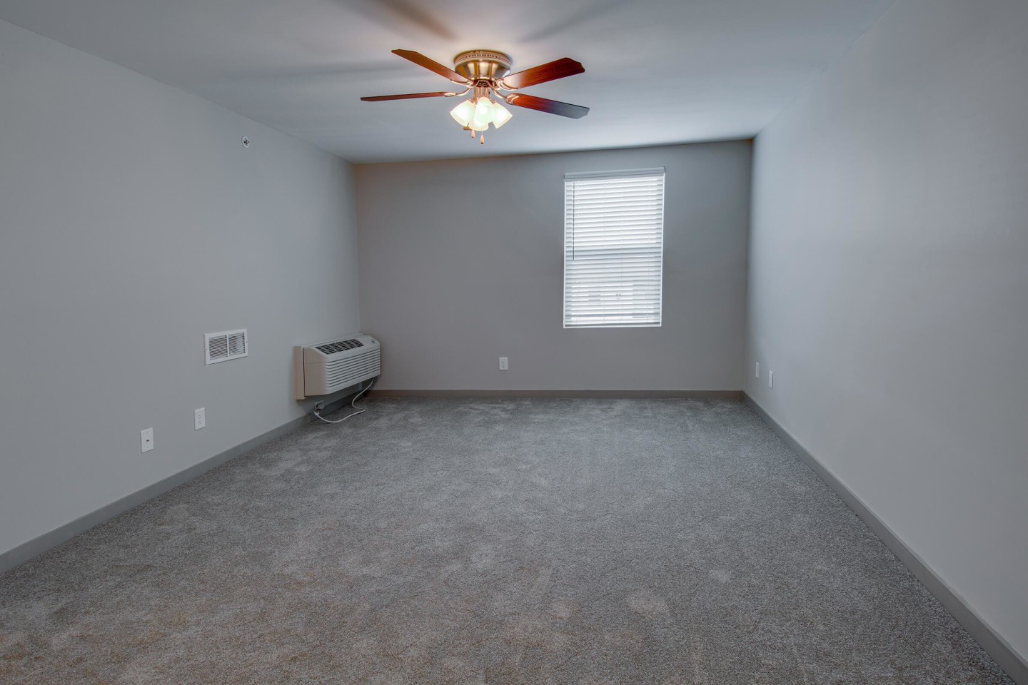 Dupont Avenue Apartments Image 3