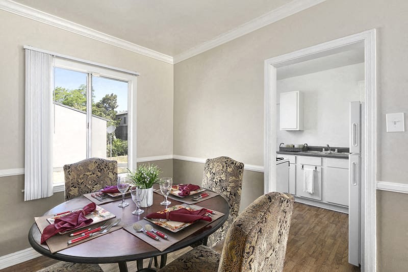 Wyvernwood Garden Apartments Image 8