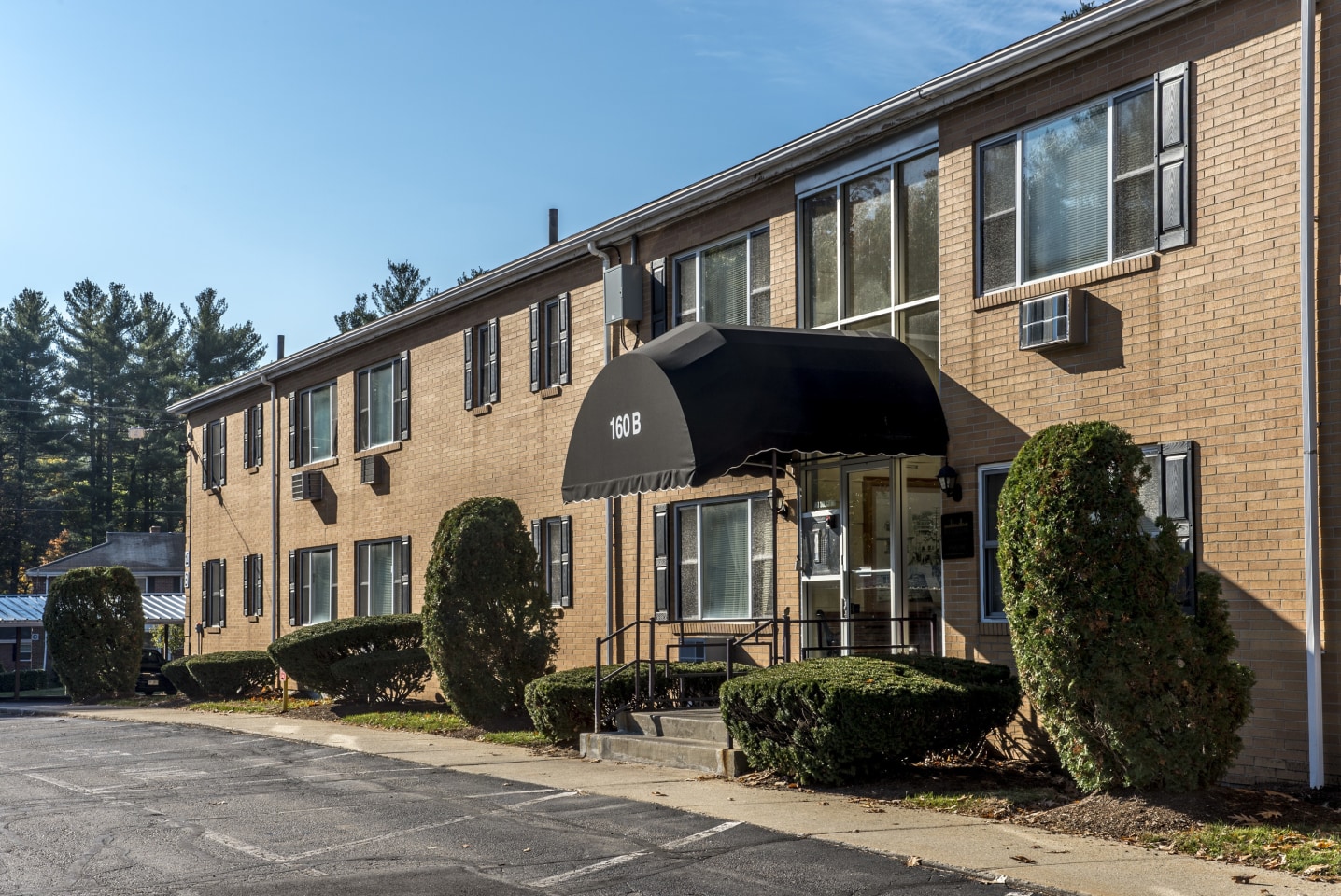 Clovelly Apartments Image 2