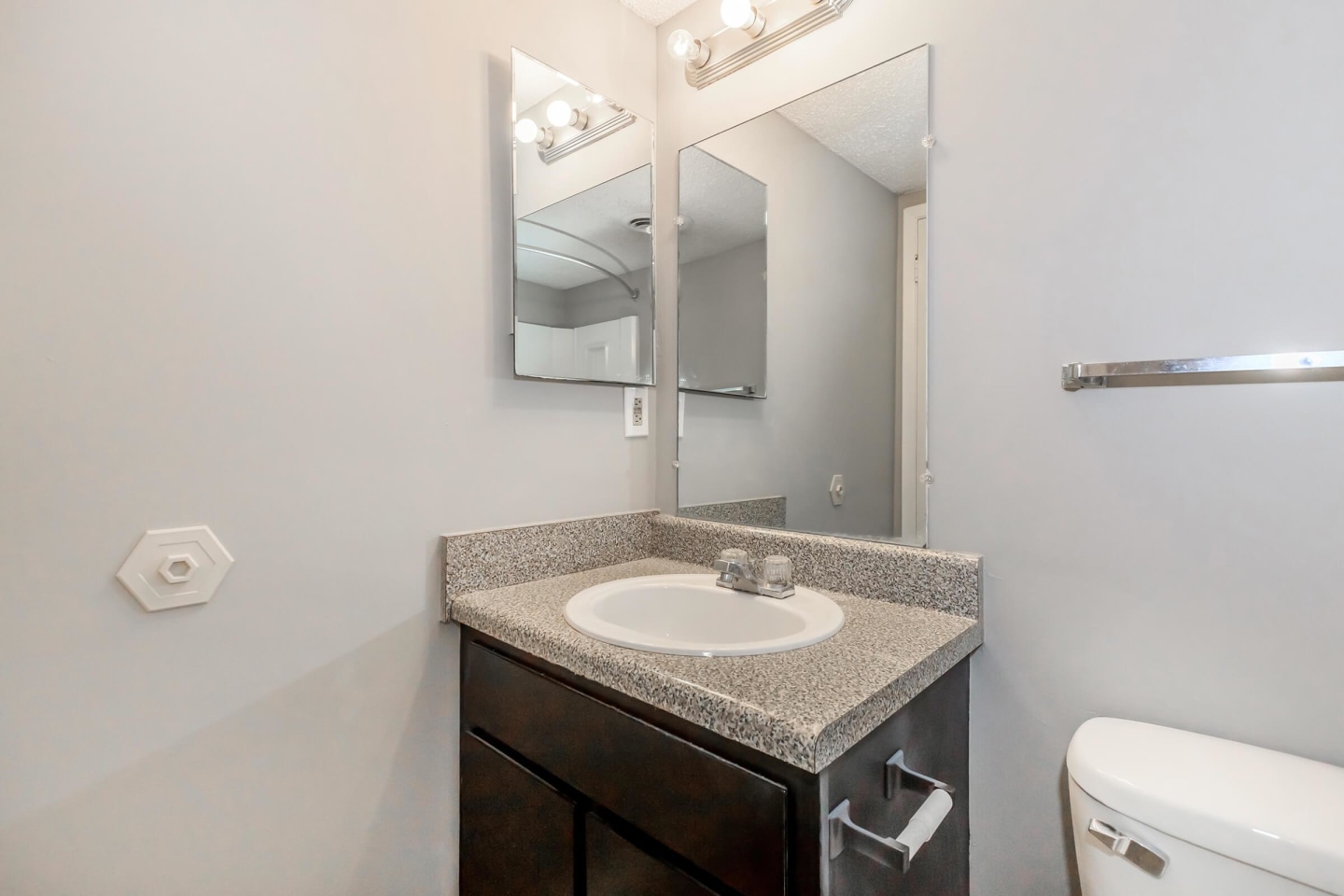 Hickory View Image 21