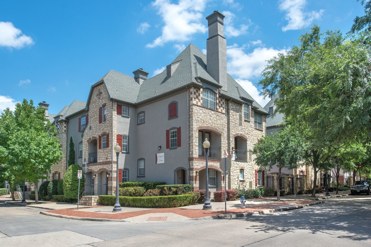 Manchester State Thomas Brownstones Image 2