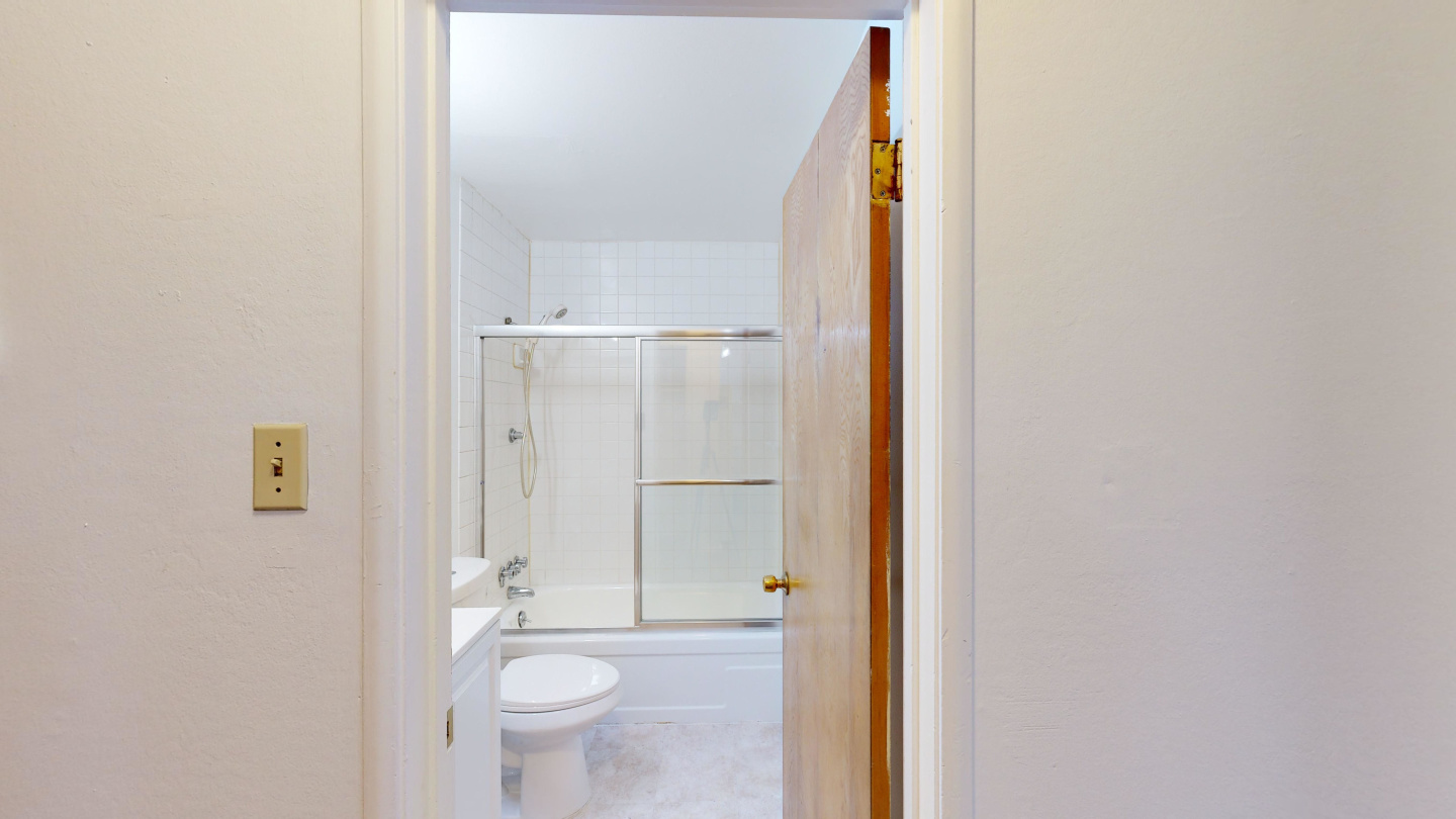 600 Oak Image 20