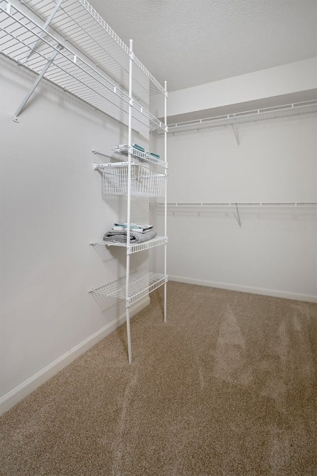 Beacon Lake Apartments Image 15