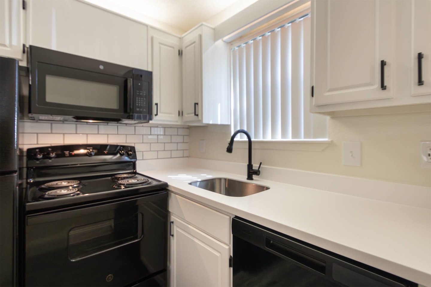 Cambridge Court Apartments Image 4