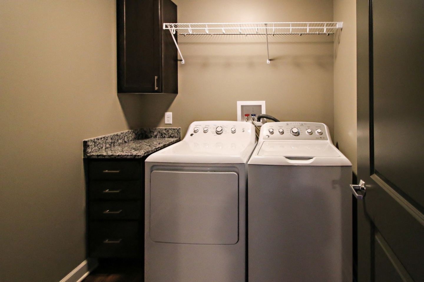 Lincoln Summit Falls Apartments & Townhomes Image 3
