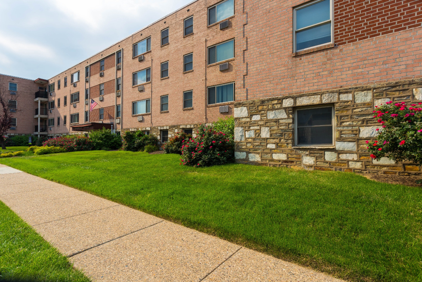 Longwood Manor Image 7