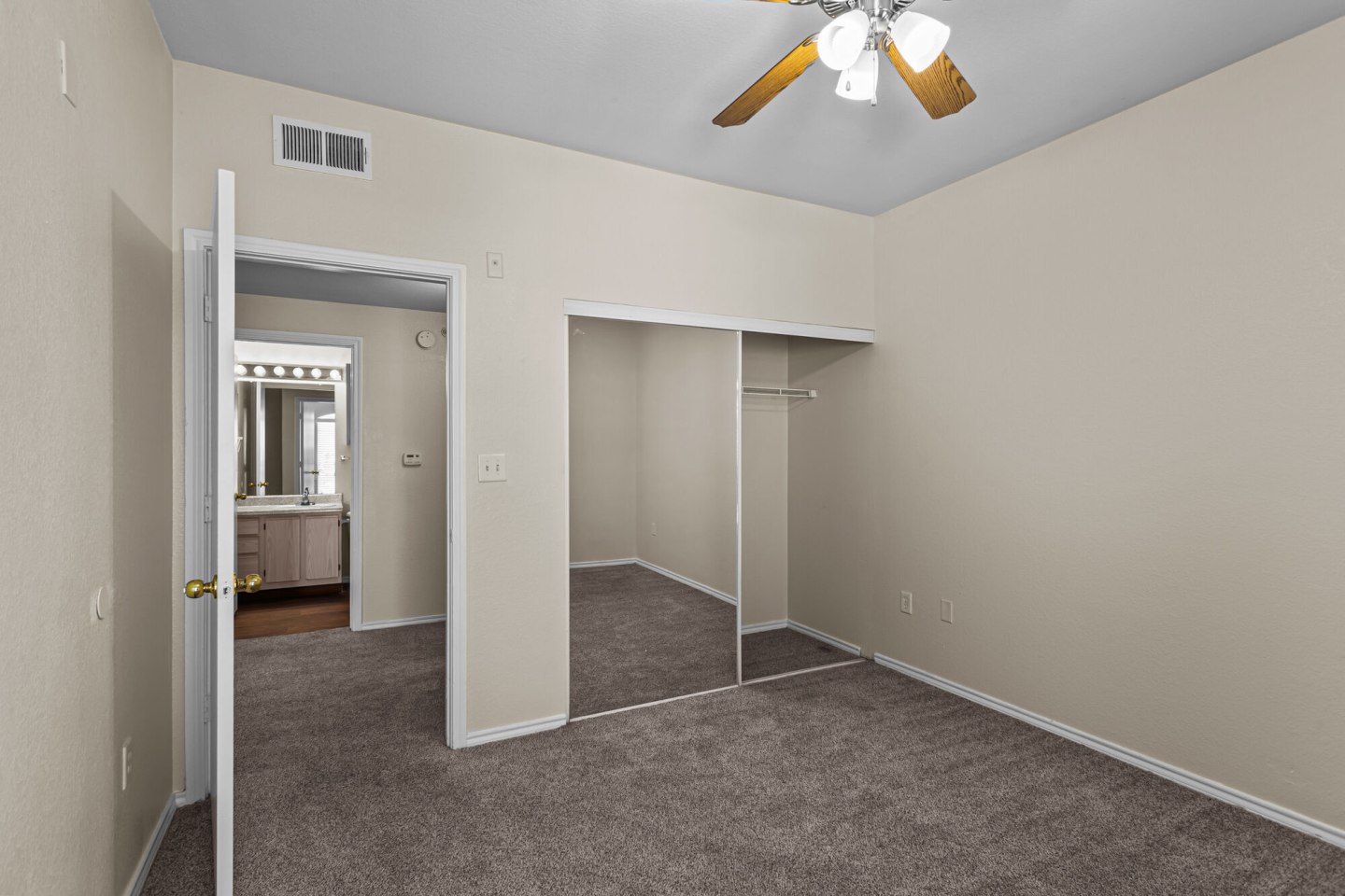 Fountains of Burleson Apartments Image 11