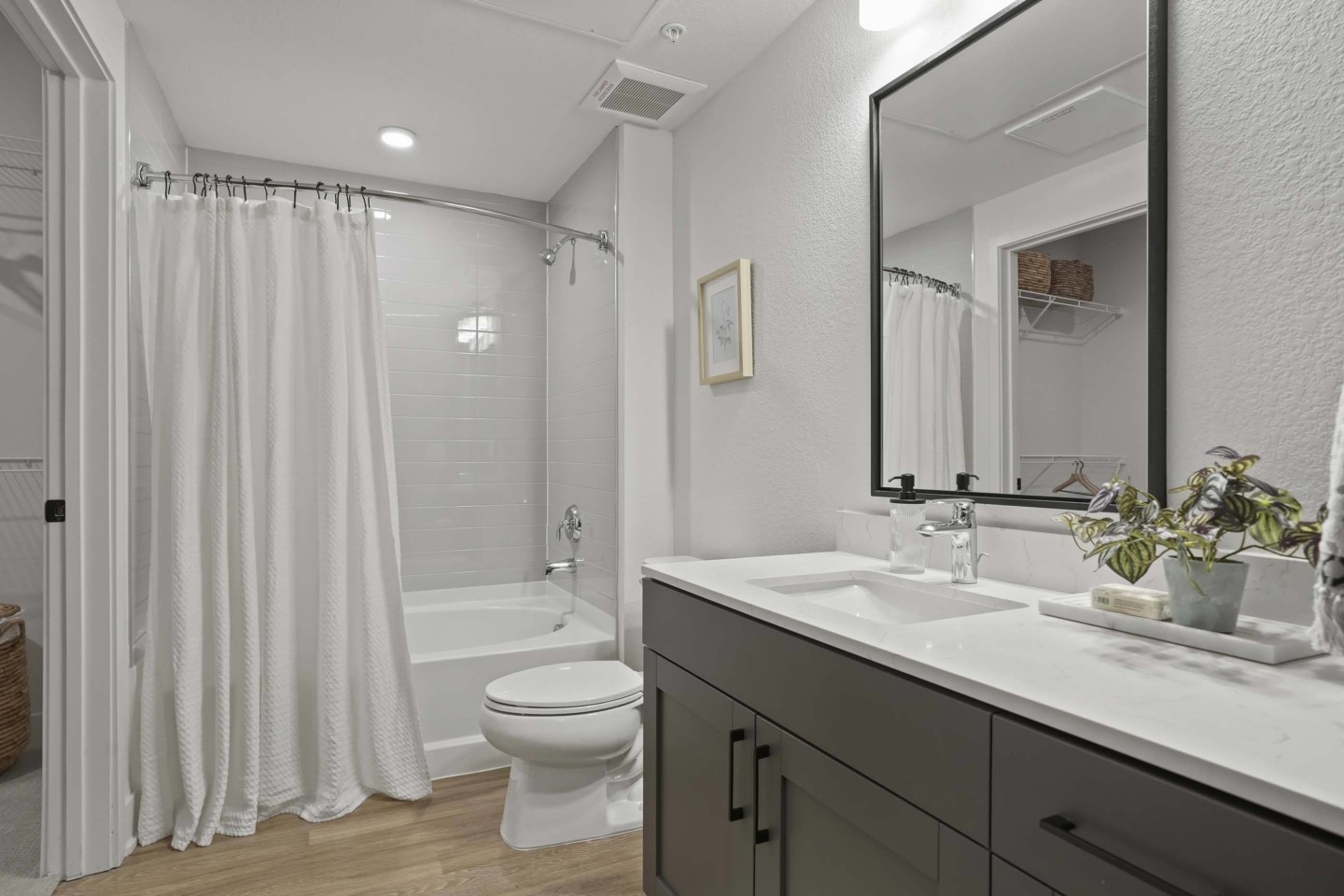 Alana Apartments Image 13