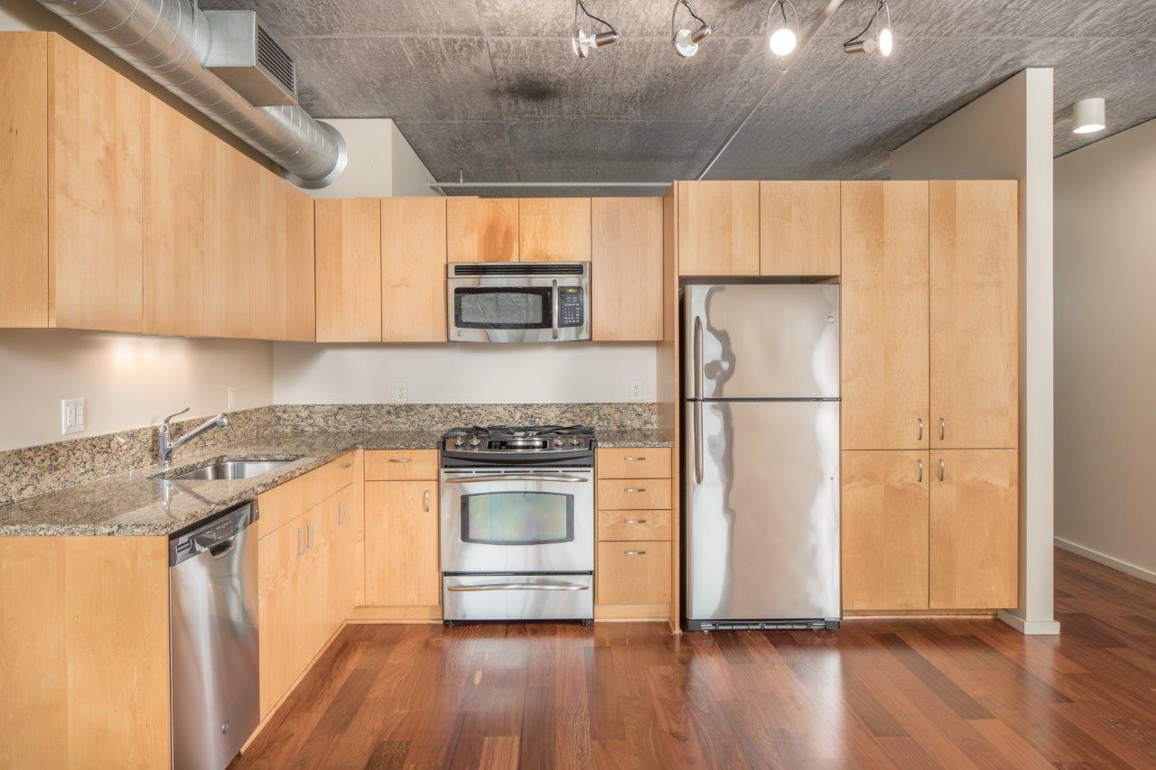 2121 Belmont Image 17