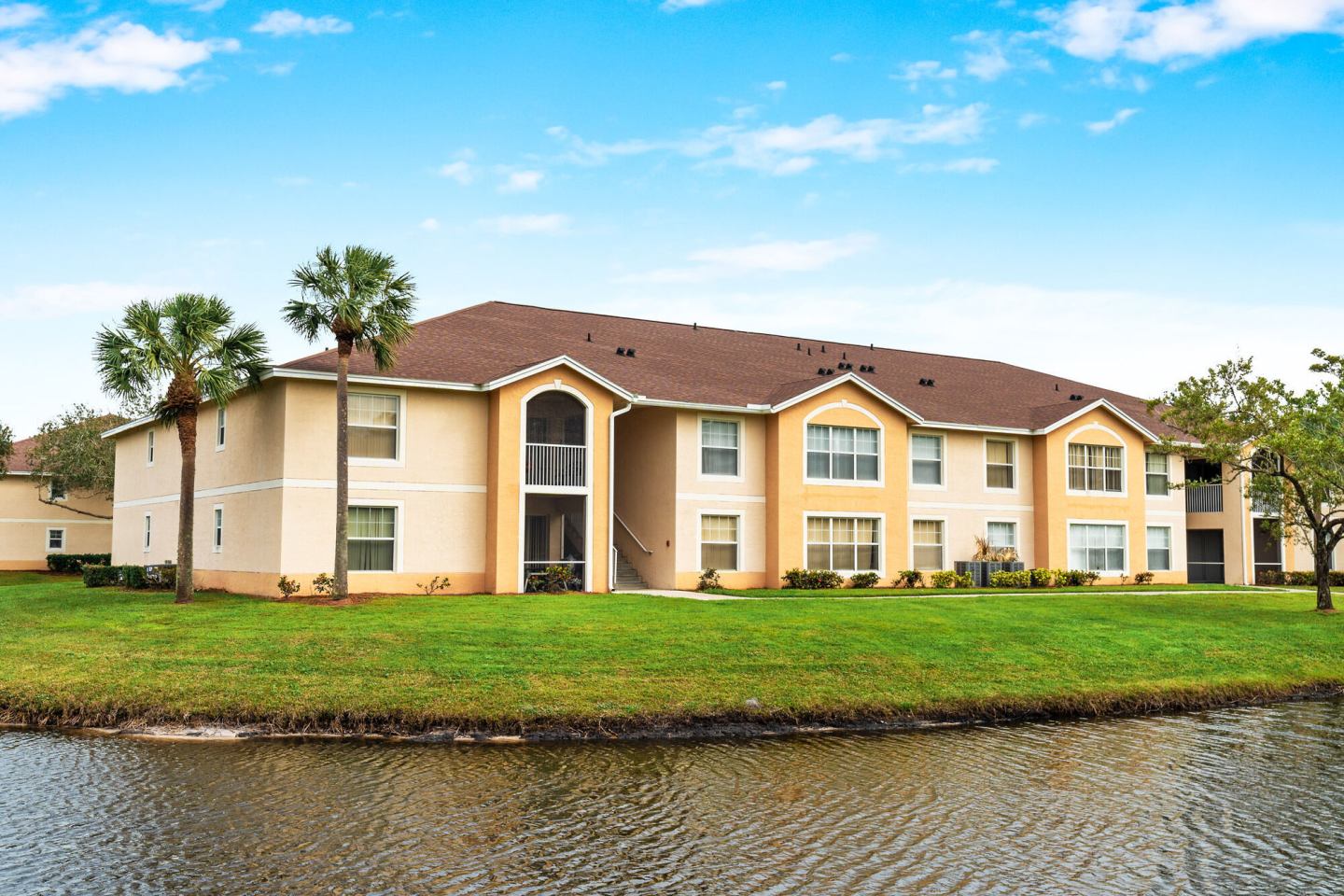 Bella Vista Apartments Image 1
