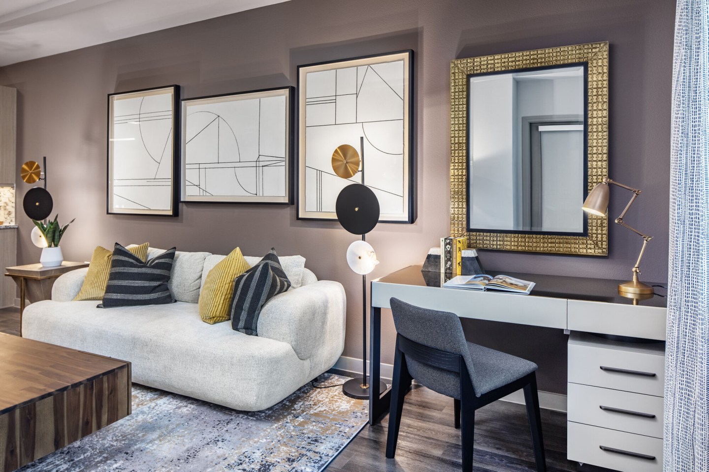 880 Lyn Image 69