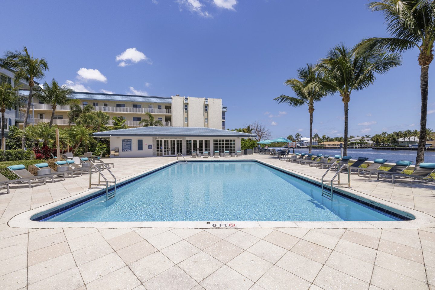 Bermuda Cay Image 20
