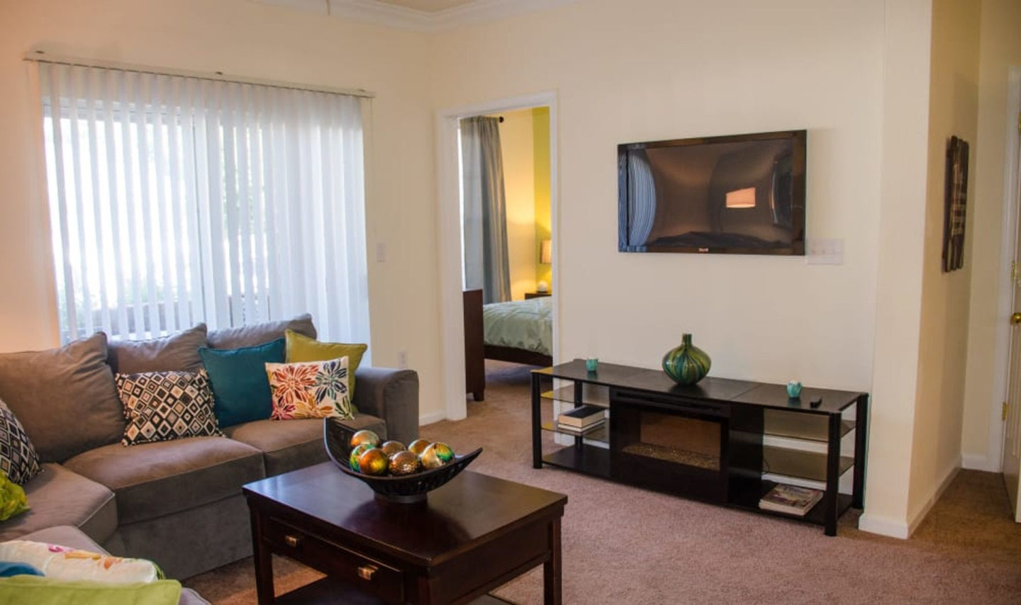 Eagle Harbor Apartments Image 14